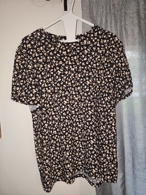 Anne Klein Black Short Sleeve Top with Cream Floral Print